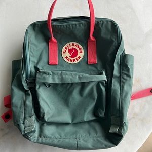 Green Fjallraven Kanken Backpack!